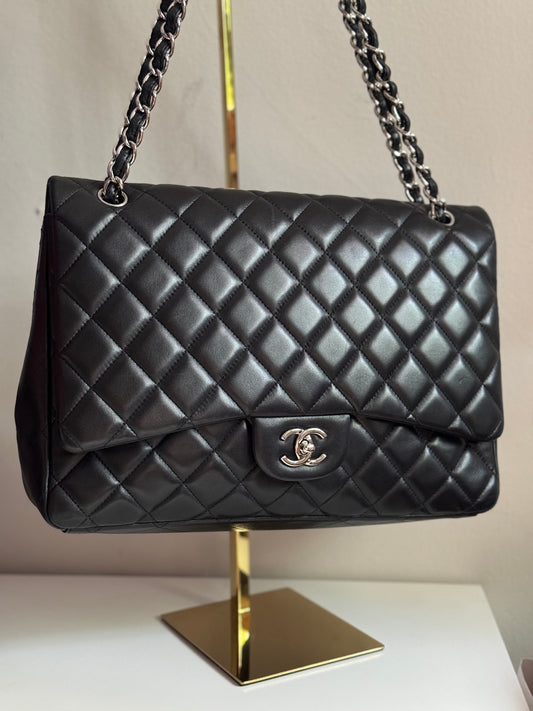 Chanel Maxi classica.