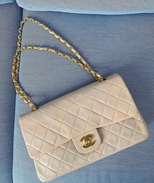 Chanel media in agnello beige.
Misura 25 cm