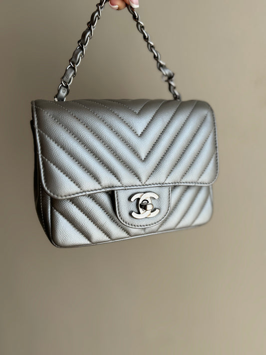 Chanel Mini square Chevron argento