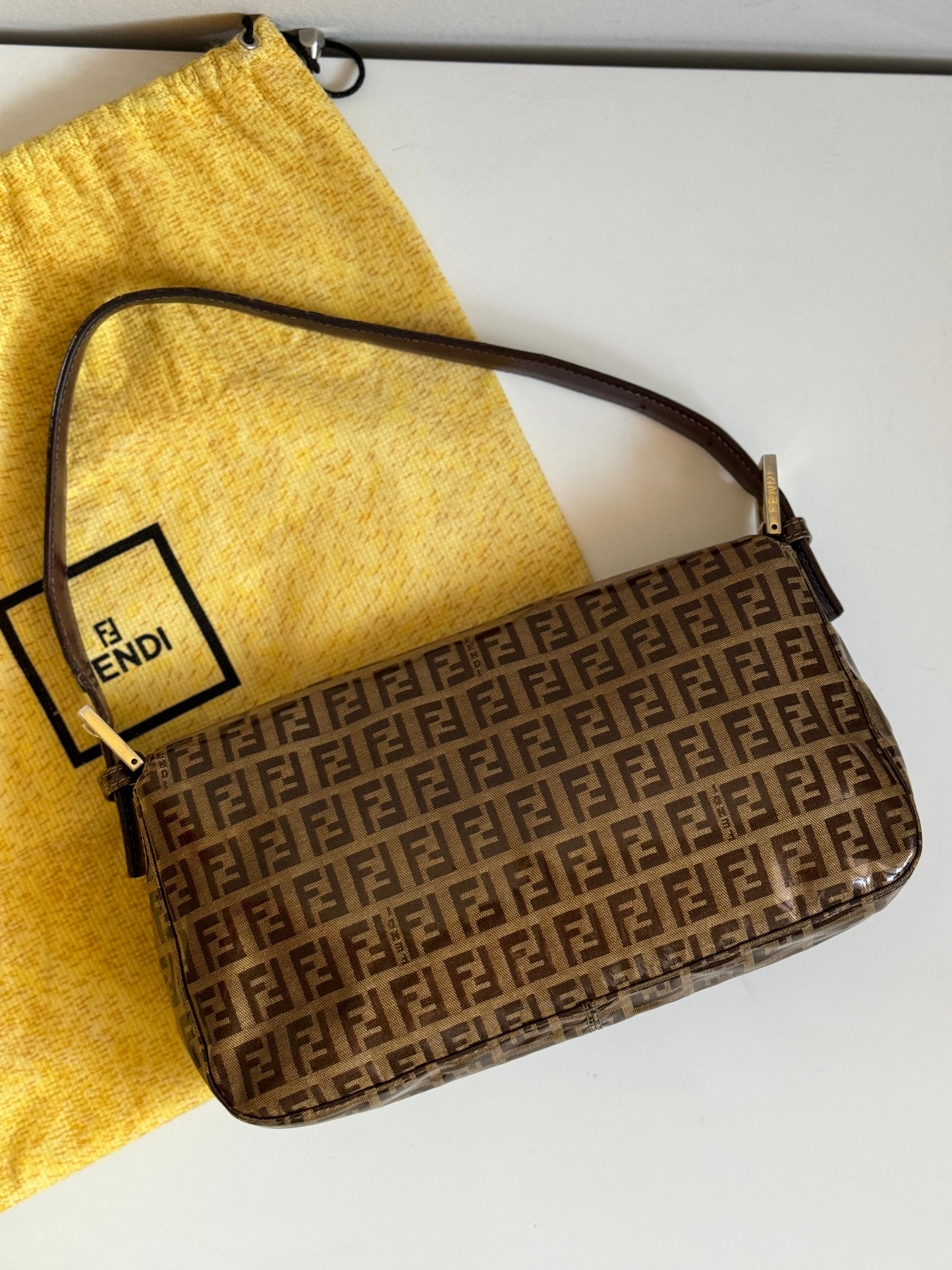 Vintage Fendi Baguette in vinile