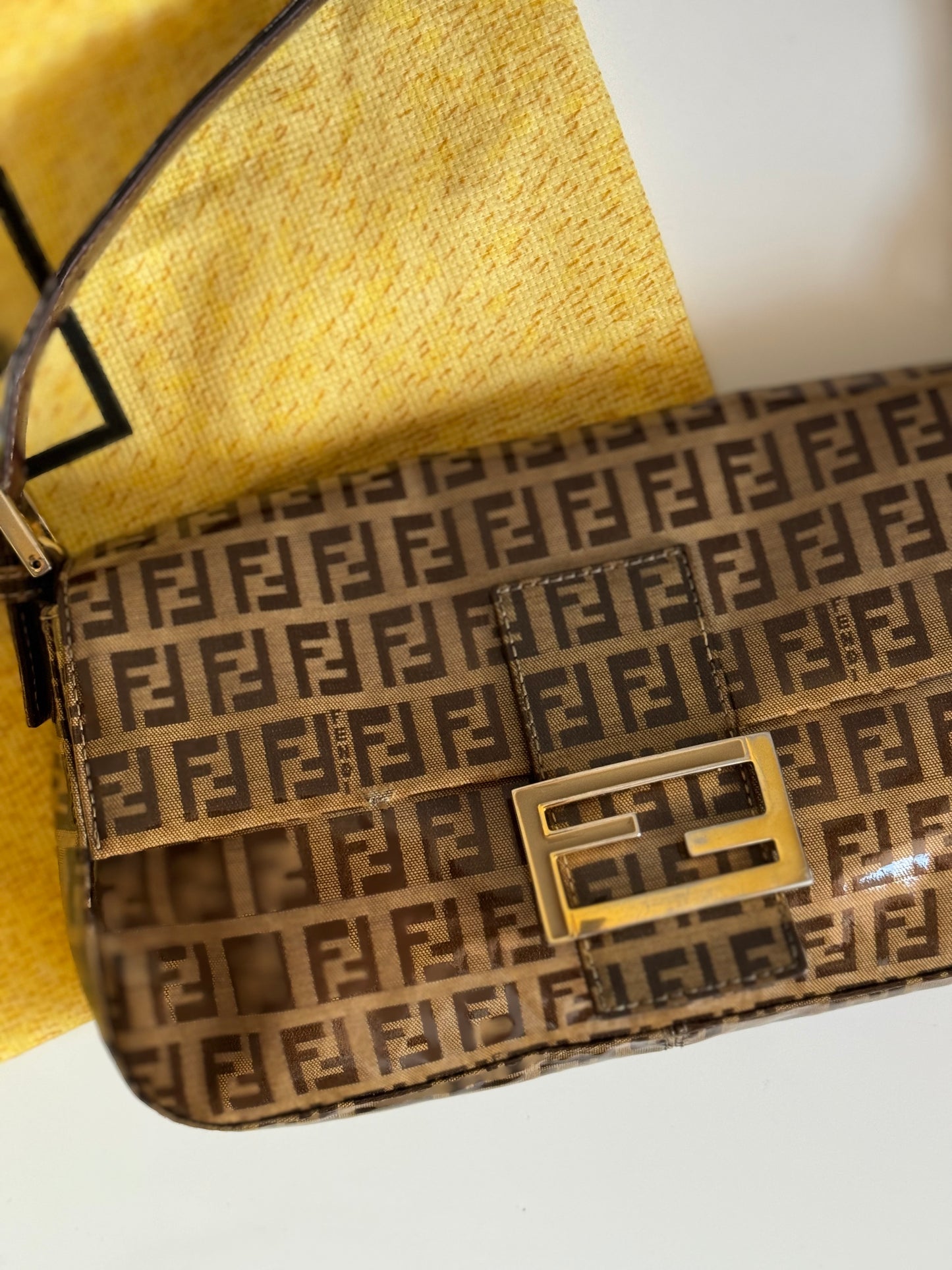 Vintage Fendi Baguette in vinile