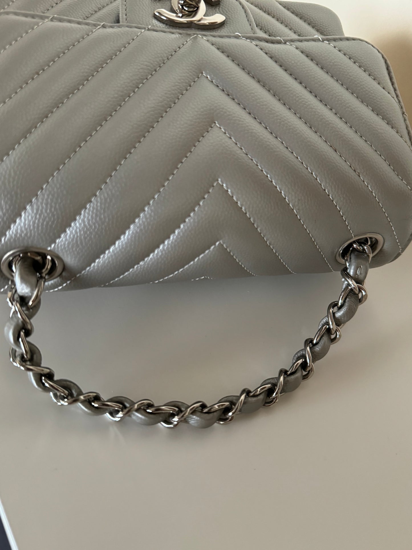 Chanel Mini square Chevron argento