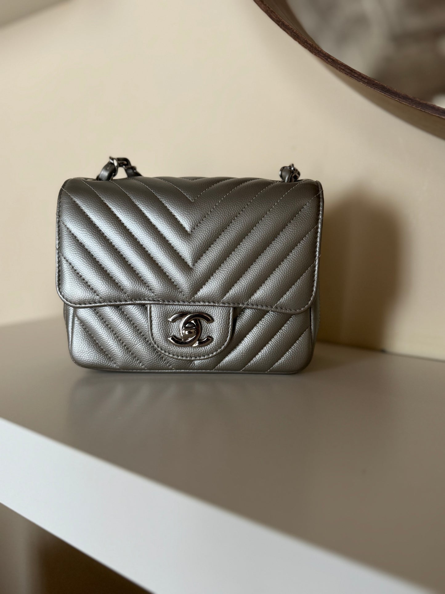 Chanel Mini square Chevron argento