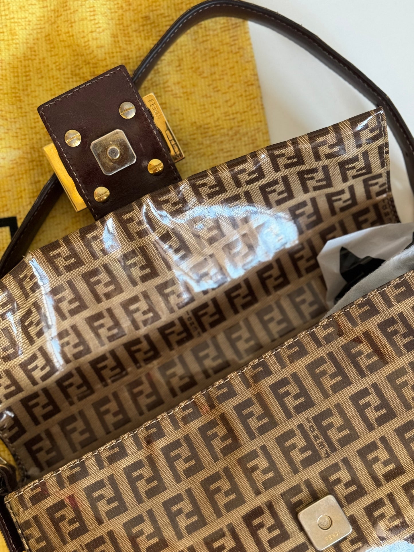 Vintage Fendi Baguette in vinile