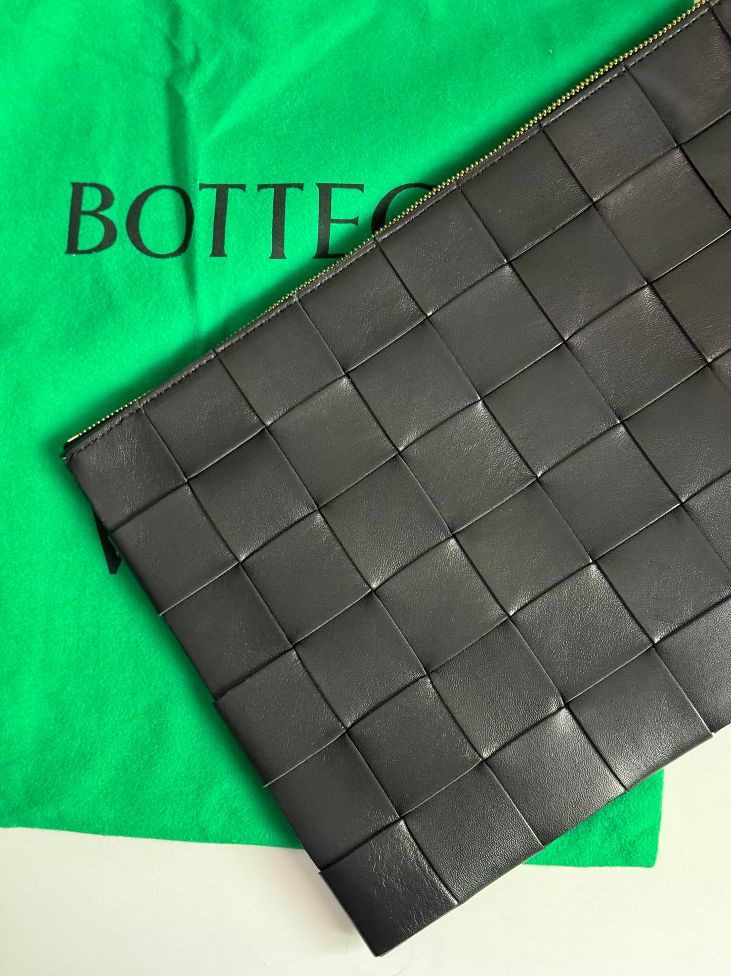 Bottega Veneta Maxi Pochette