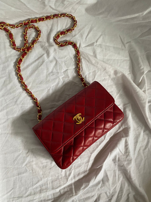 Chanel mini rossa in pelle