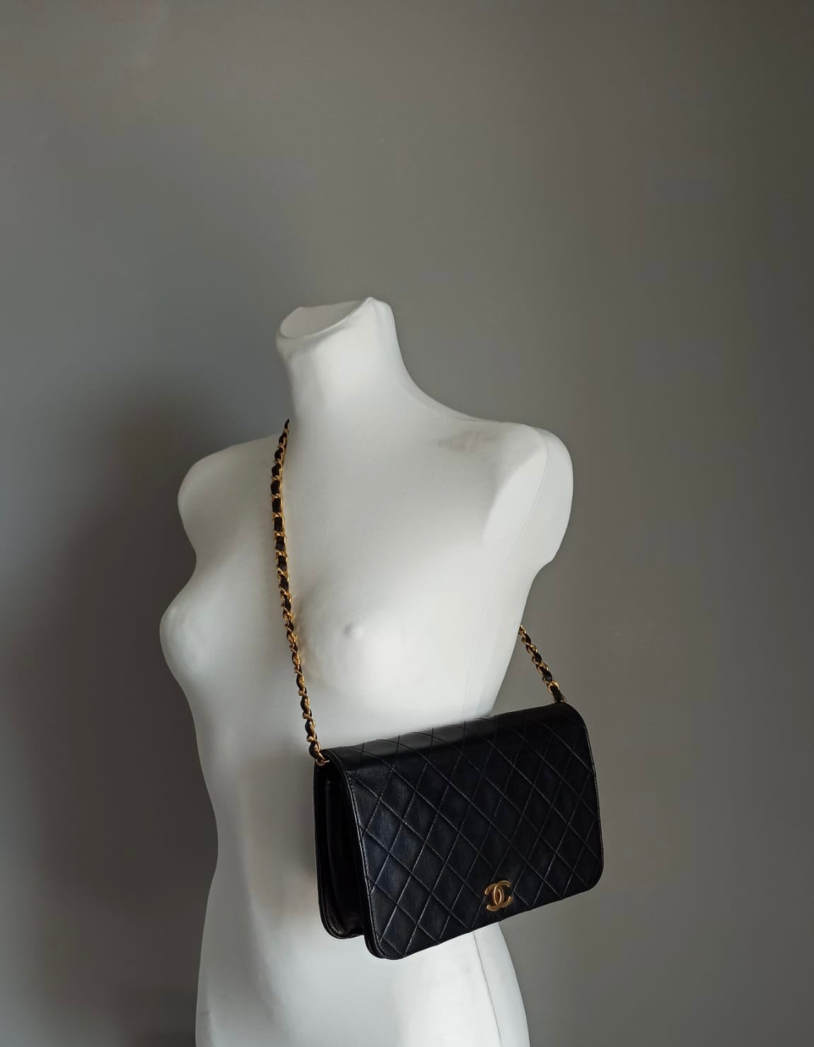 Vintage Chanel nera anni 80