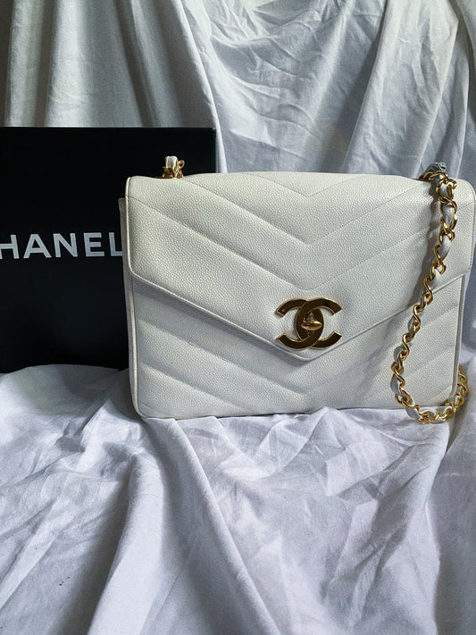 Chanel Envelope bianca