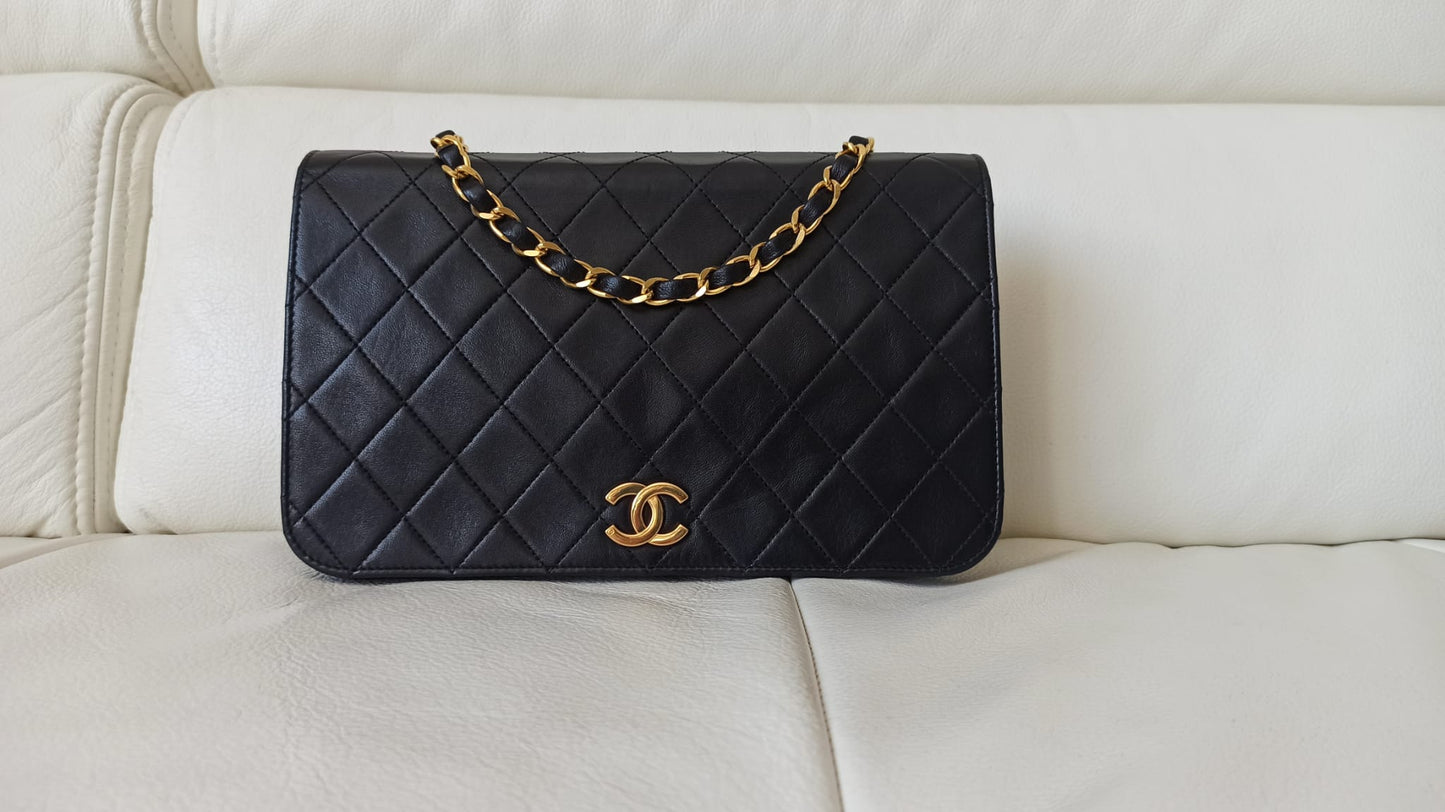 Vintage Chanel nera anni 80