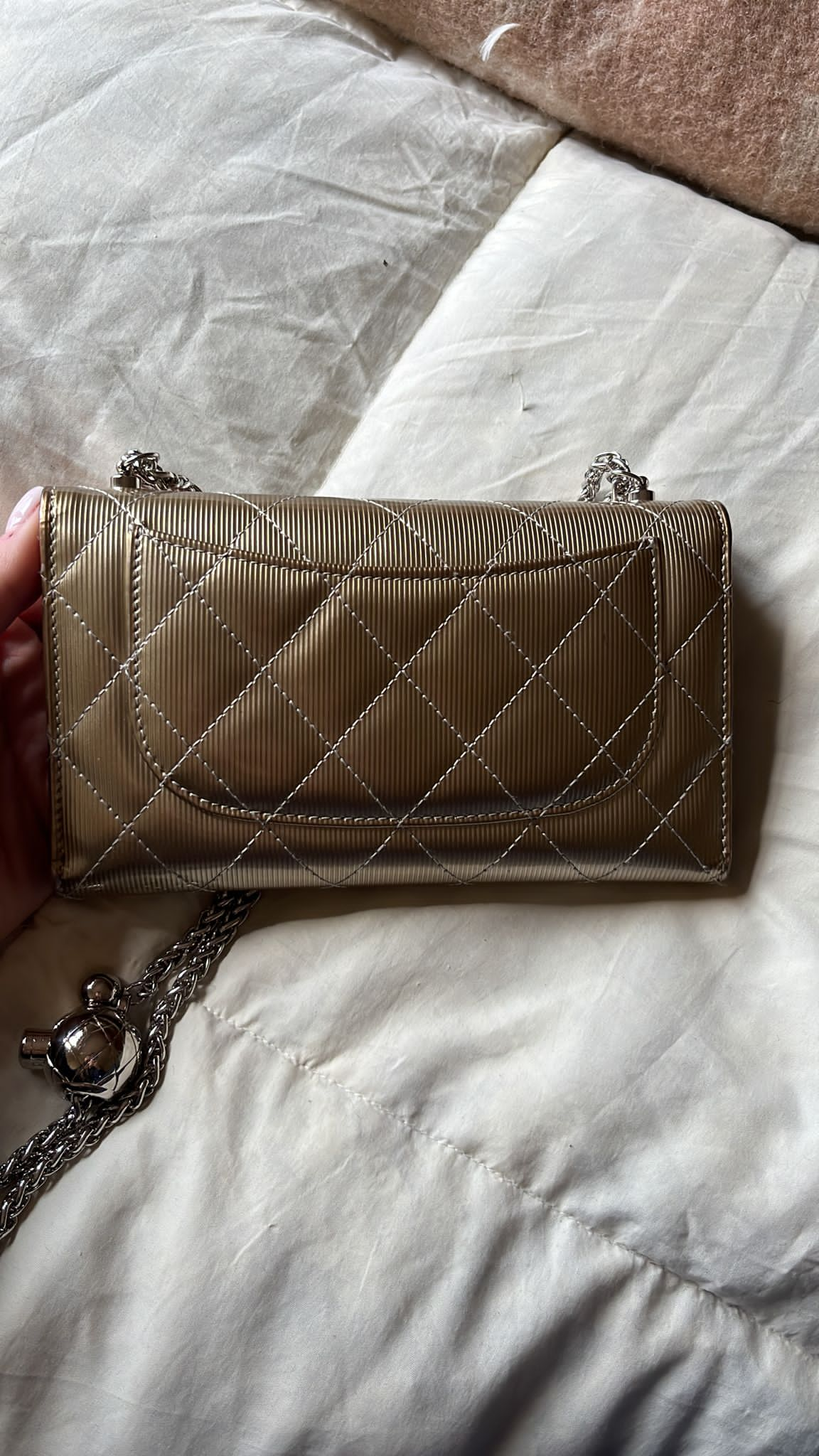 WOC Chanel oro